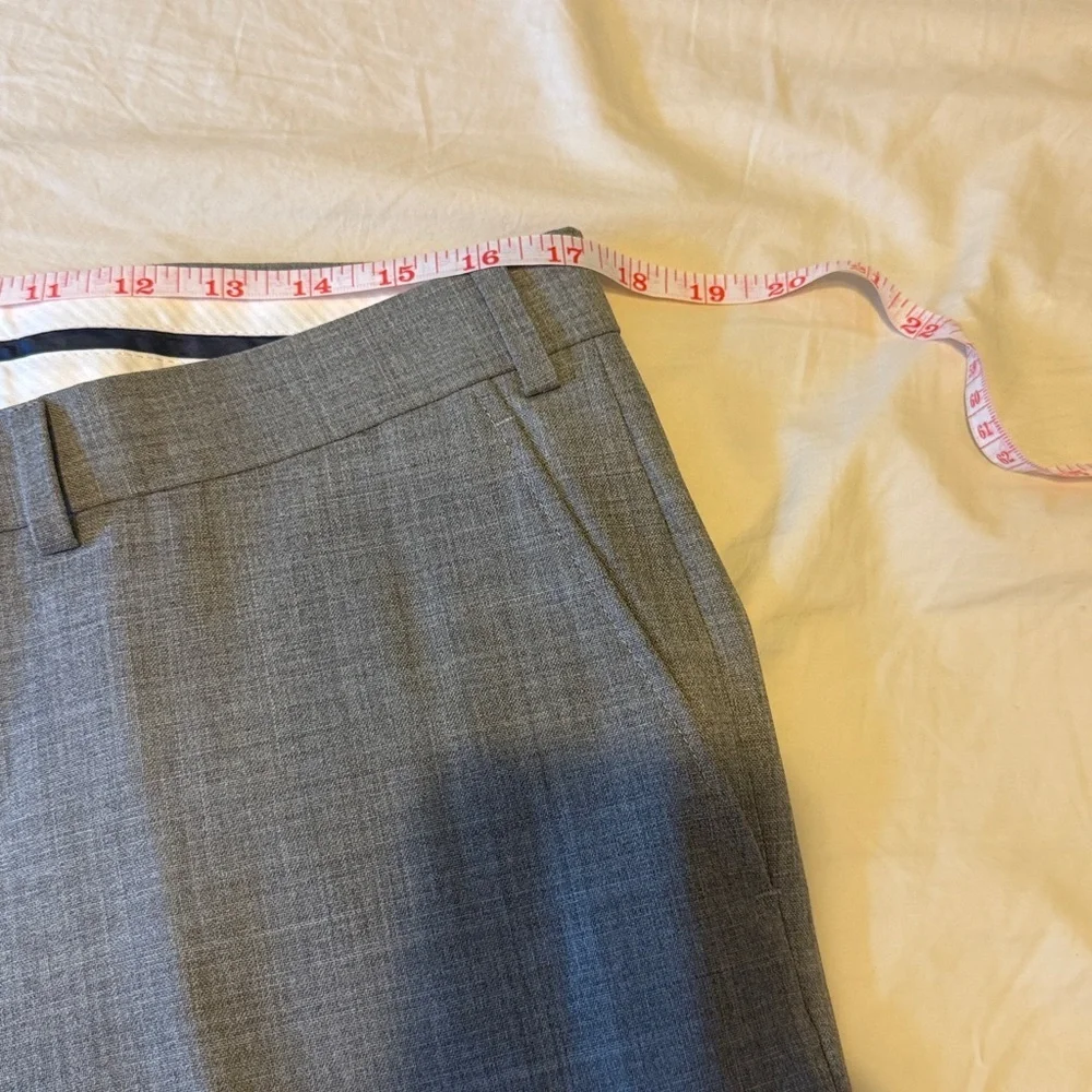 Suitsupply men’s light grey none trousers size 34L but altered length*